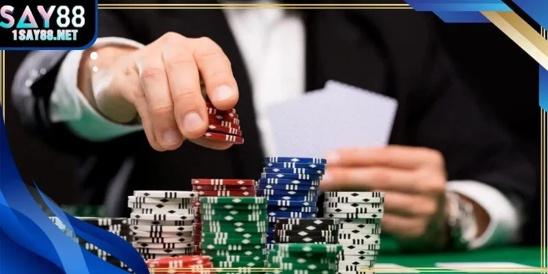 Giao diện Luật poker thể hiện rõ từng vòng chia bài và bài chung.